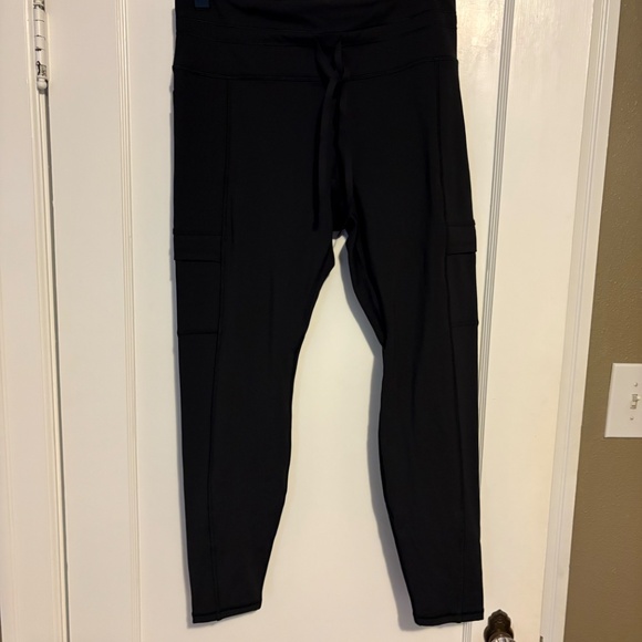 Athleta Rainier Cargo Leggings size Large - Picture 2 of 4